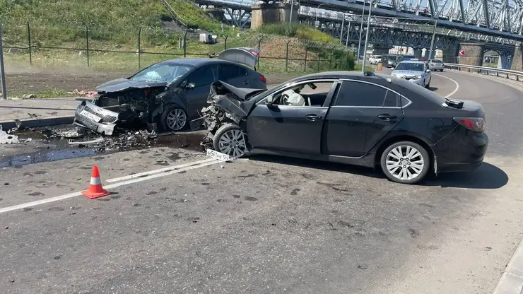 Появились подробности лобового столкновения двух легковушек в районе Пашенного в Красноярске