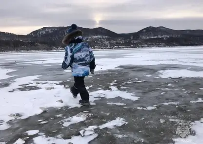 МЧС предупредило об опасности выхода на лед в Красноярском крае