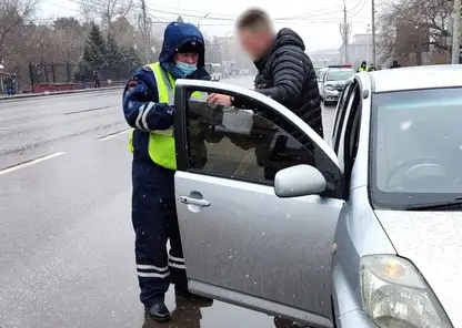 Красноярца арестовали на 5 суток за езду на тонированном автомобиле