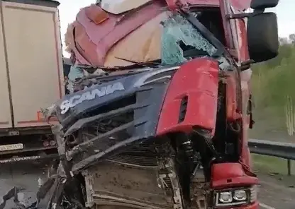 Под Уяром образовалась огромная пробка из-за аварии трех большегрузов