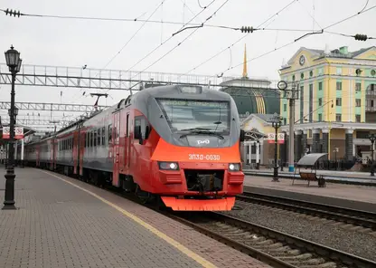 В июле и августе пригородные поезда КрасЖД на восточном направлении будут курсировать по измененному расписанию