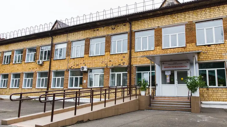 «Никто ему руки не вывернул»: травившая ребенка-аутиста учительница рассказала свою версию