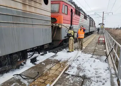 В Красноярском крае на перегоне станции Юбилейная загорелся электровоз, пострадал мужчина