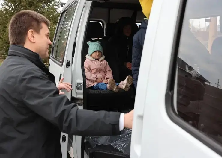 Красноярским семьям при рождении седьмого и последующего ребёнка будут выдавать микроавтобус
