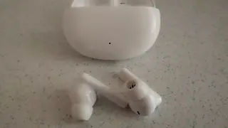 Эксперт опроверг домыслы о прослушке через беспроводные наушники