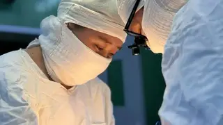 Хирурги из Бурятии спасли 80-летнюю пациентку от кишечной непроходимости, которую вызвала хурма