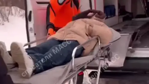 17-летняя девушка упала с моста и сломала ногу в Новосибирске