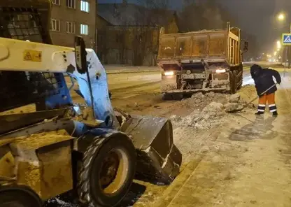 Красноярские дорожники убирают городские улицы в 30-градусный мороз