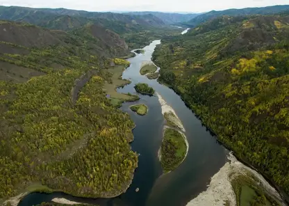 Женщина погибла и два человека пропали после опрокидывании судна в Туве