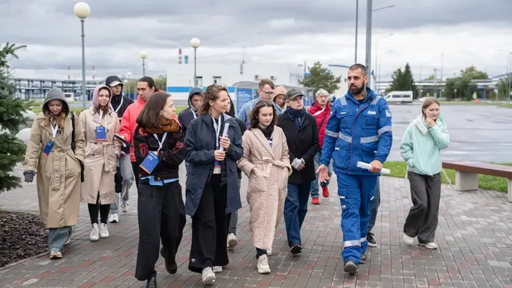 «Газпром нефть» раскрыла секреты производства топлива журналистам Сибири и Урала