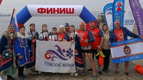 Десять спортсменов преодолели 150-километровую эстафету в ледяной воде на Таймыре