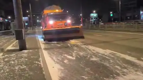 Минус 12 после ноябрьского дождя: Красноярск сковал гололёд и заморозки