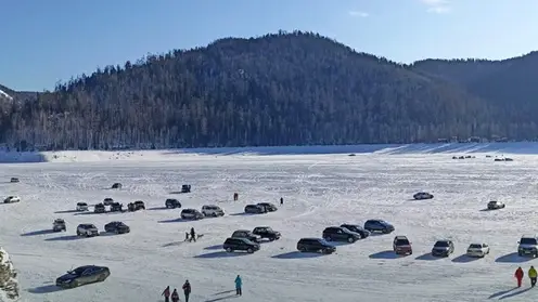 Около 2 000 автомобилей выехали на лёд Красноярского водохранилища