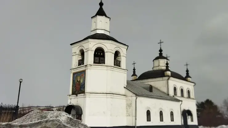 В Кузбассе древнюю церковь 18 века, которая сейчас используется как склад, признают объектом культурного наследия