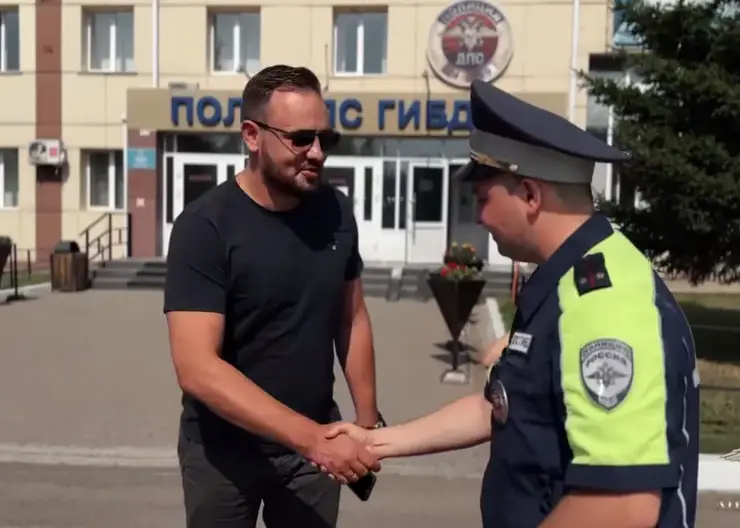 Не остались равнодушными: красноярские гаишники спасли жизнь ребенку с диабетом, который застрял в пробке