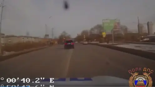 В Красноярске задержали угнанный автомобиль: пьяный водитель без прав попался полицейским