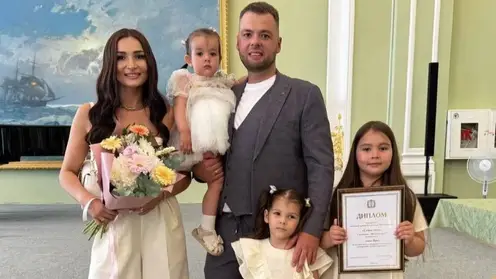 Омичи Никита и Асия Эрке стали лучшей молодой семьей России