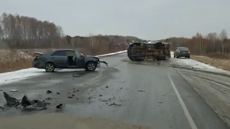 Три машины столкнулись на трассе Красноярск — Канск: один человек погиб, двое пострадали