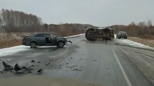 Три машины столкнулись на трассе Красноярск — Канск: один человек погиб, двое пострадали