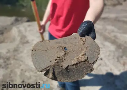 Под Красноярском нашли спрятанный под слоем щебня мусорный полигон