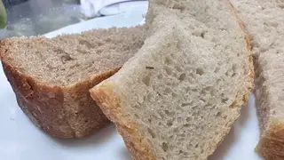 Школьникам подали в столовой зараженный хлеб с насекомыми на Камчатке