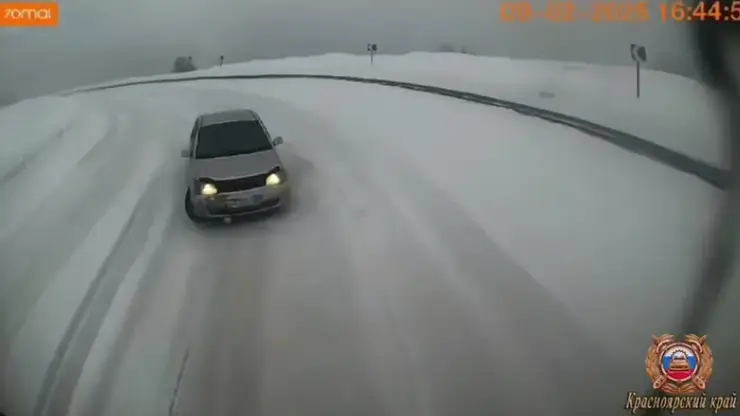 Пять человек пострадали в аварии на юге Красноярского края (видео)