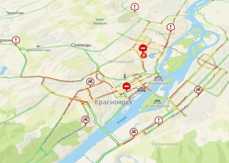 Вечерний Красноярск традиционно встал в 8-бальные пробки: движение затруднено в каждом районе города
