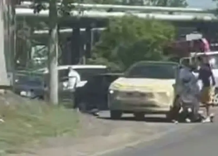 Дорожный конфликт на Семафорной в Красноярске: один водитель избил другого