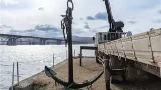 Адмиралтейский якорь достали из Енисея в Красноярске