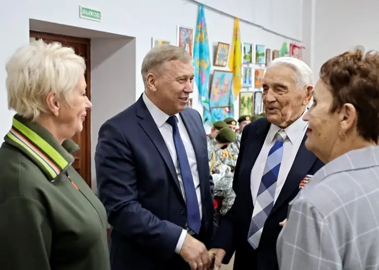 В Назарово поздравили с 99-летием ветерана ВОВ, Почетного гражданина города, Заслуженного шахтера РФ Дмитрия Абрамова