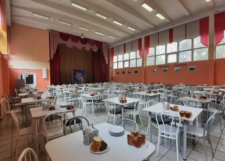 В школах Красноярска возобновился родительский контроль за качеством питания