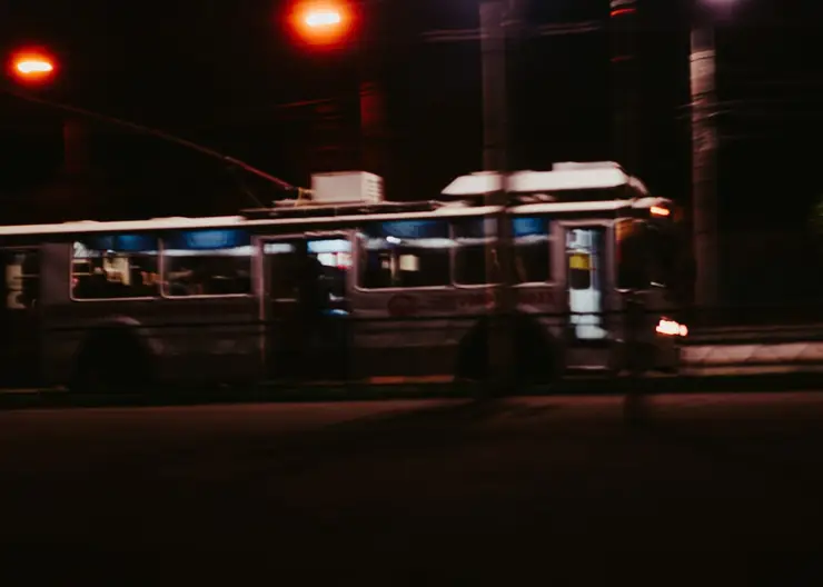 Кондуктор из Омска отказалась выдавать билет школьнику 