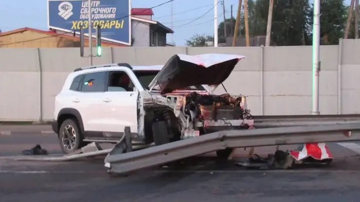 Пьяный красноярец без прав взял машину клиента автосервиса и разбил ее