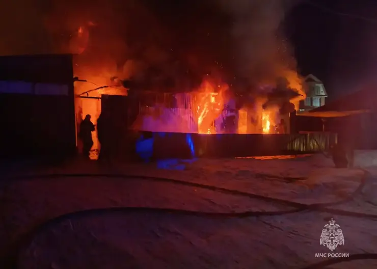 15-летняя девочка погибла в ночном пожаре в Ужуре