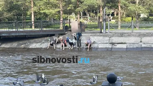 В Красноярске девочки-подростки устроили смертельно опасное развлечение на реке
