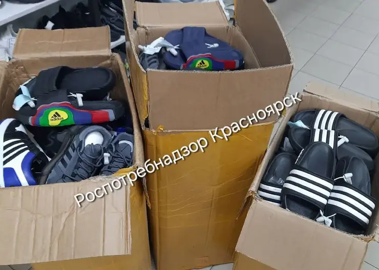 На партию незаконной обуви Adidas наложили арест в магазине Красноярска
