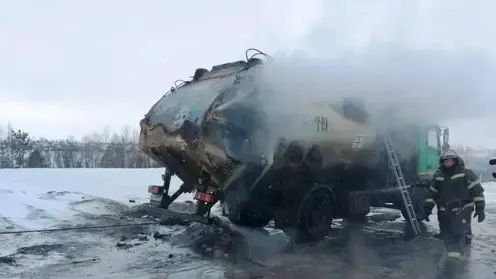 Пожар из‑за горячей золы: в Иланском загорелся мусоровоз