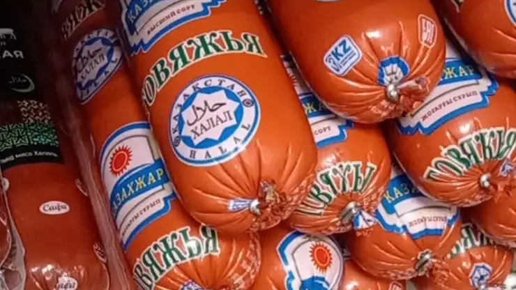 В Красноярске на рынке обнаружили нарушения: предприниматель заплатит 30 тысяч за просрочку и отсутствие маркировки