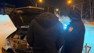 В Томске офицер Росгвардии спас семью, застрявшую в машине при −33 °C