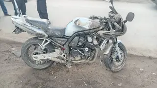 Мотоциклист без прав и шлема разбился в Богучанском районе Красноярского края, врезавшись в опору ЛЭП