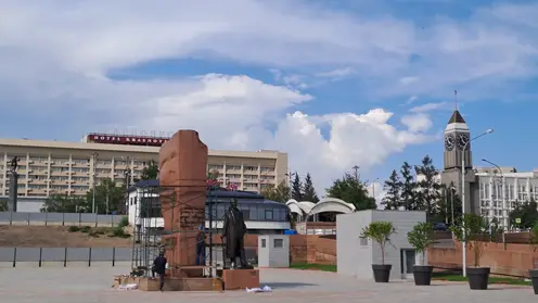 На памятник Чехову в Красноярске вернули цитату писателя