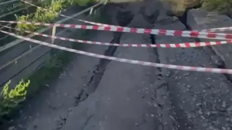 Жители улицы в Зыково отрезаны от села из-за обрушения моста