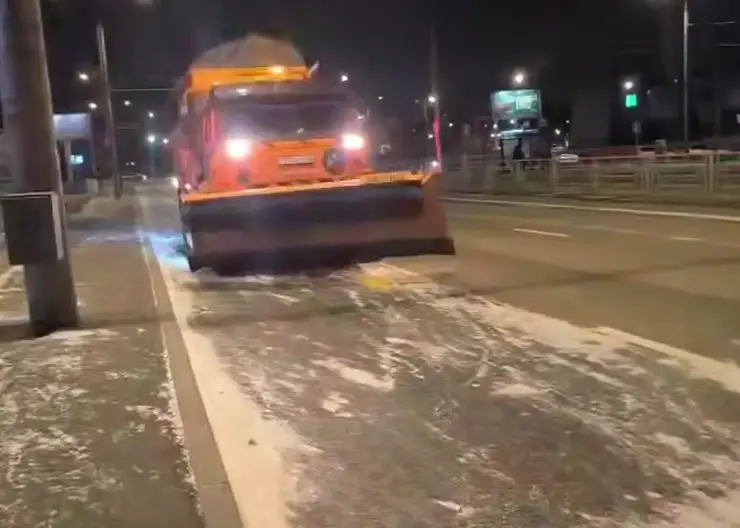 Минус 12 после ноябрьского дождя: Красноярск сковал гололёд и заморозки