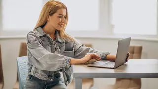 Спрос на маммопластику в России достиг рекордных показателей: главная причина - кривая осанка