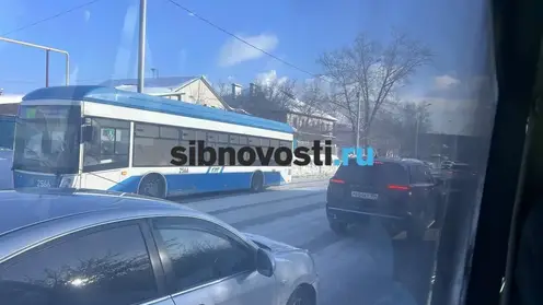 «Здесь мы не проедем»: новосибирские автобусы из-за снега перестали заезжать в некоторые районы