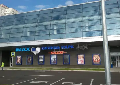 Трейлер с насилием и откровенными сценами показали в красноярском кинотеатре перед детским фильмом с отметкой 6+