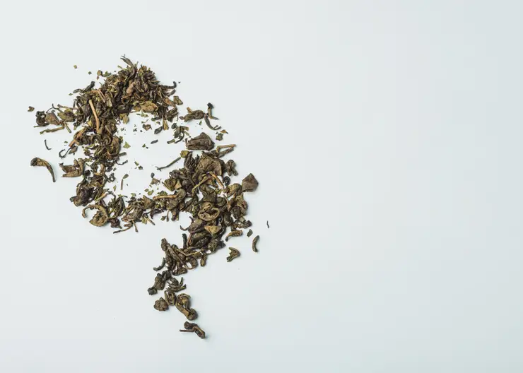 Новосибирские таможенники изъяли более 400 кг насвая у авиапассажиров