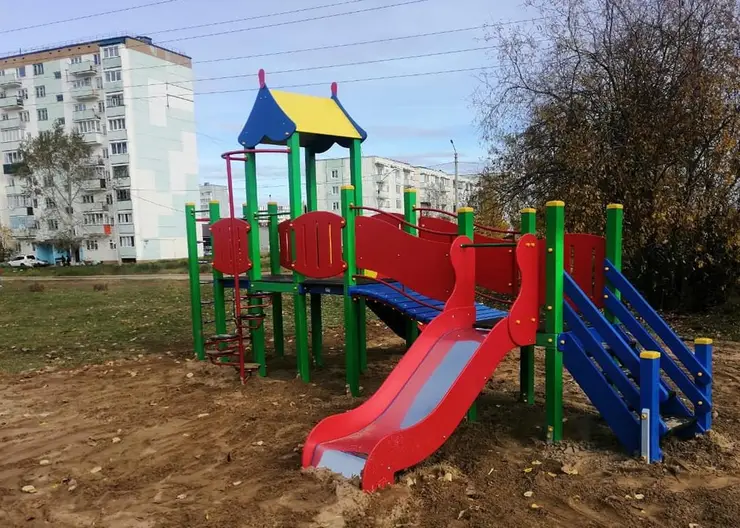 Богучанская ГЭС подарила городу детский игровой комплекс