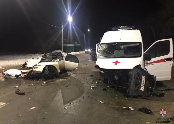 В ДТП с машиной скорой помощи в Омске погиб один человек