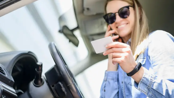 В Красноярском крае почти 600 жен участников СВО получили компенсацию за обучение вождению